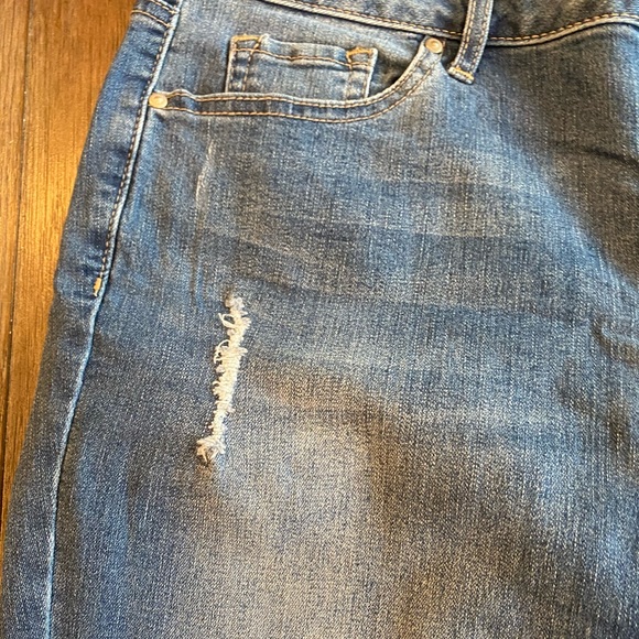 Crown & Ivy Skinny Jeans w/ Zipper & Bow on Ankle - Picture 5 of 12